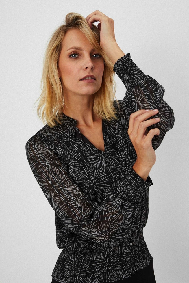 Koszula w roślinny wzór z bufiastymi rękawami czarna
