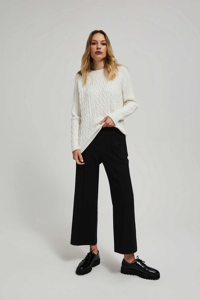 Sweter z ozdobnym splotem