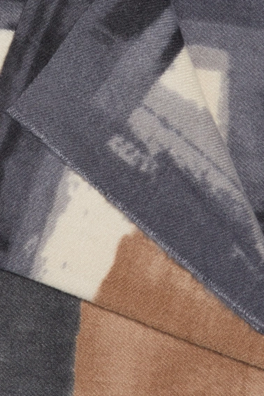 Wzorzysty szal ciemnoszary