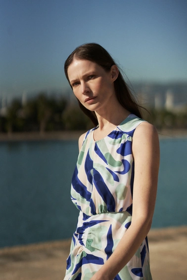 Wzorzysta sukienka midi miętowa