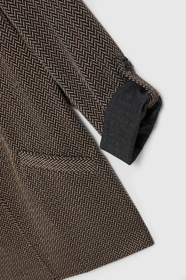 Marynarka ozdobiona metaliczną nitką z podwijanymi rękawami czarna