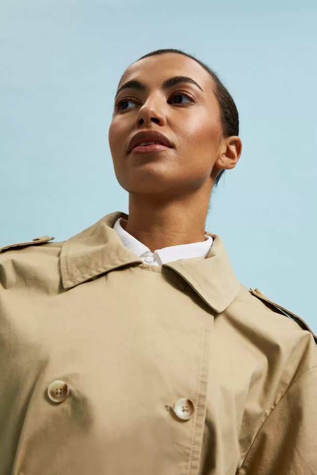 Krótki trench beżowy