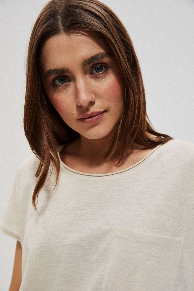 Bawełniany t-shirt z kieszonką beżowy