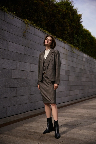 Jednorzędowa marynarka ciemnobeżowa