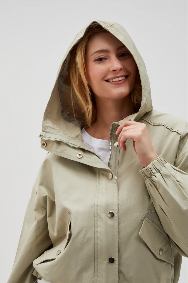 Krótka kurtka z kapturem oliwkowa