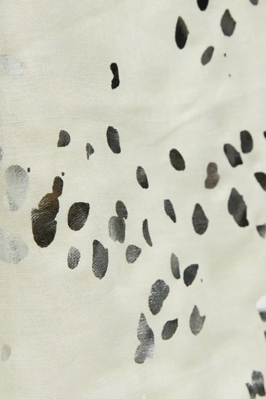 Szal letni z metalicznym nadrukiem w kropki beżowy