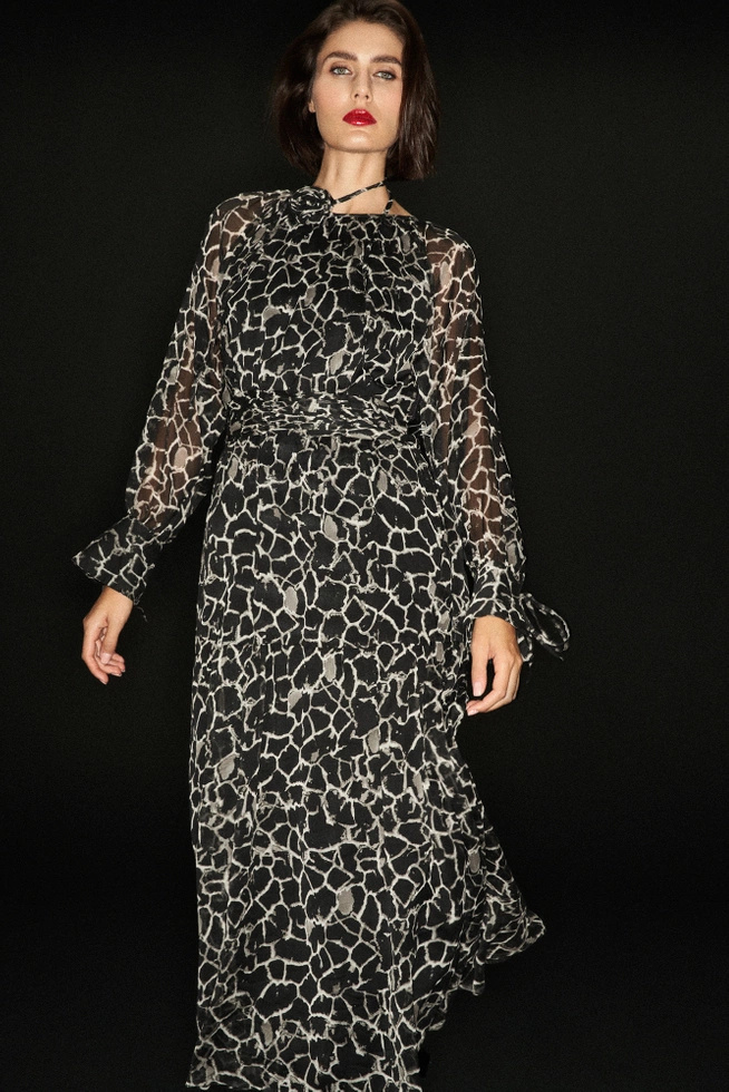 Rozkloszowana sukienka maxi czarna