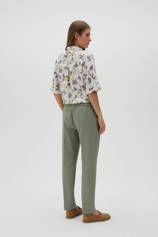 Spodnie z prostymi nogawkami w kant oliwkowe