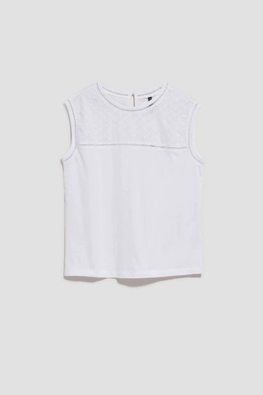 Bluzka z ażurowym dekoltem biała