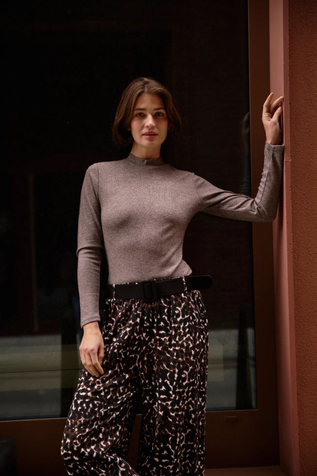 Bluzka z golfem brązowa