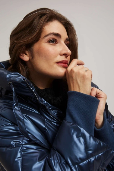 Metaliczna pikowana kurtka granatowa