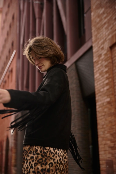 Kurtka z frędzlami czarna