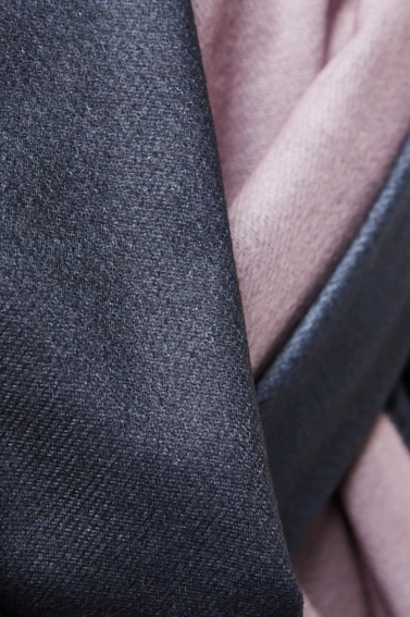 Szalik z frędzlami różowy