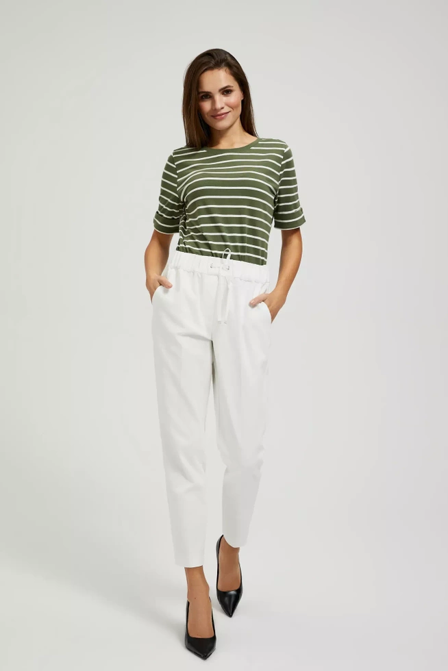 Spodnie z prostą nogawką i wiązaniem w pasie białe