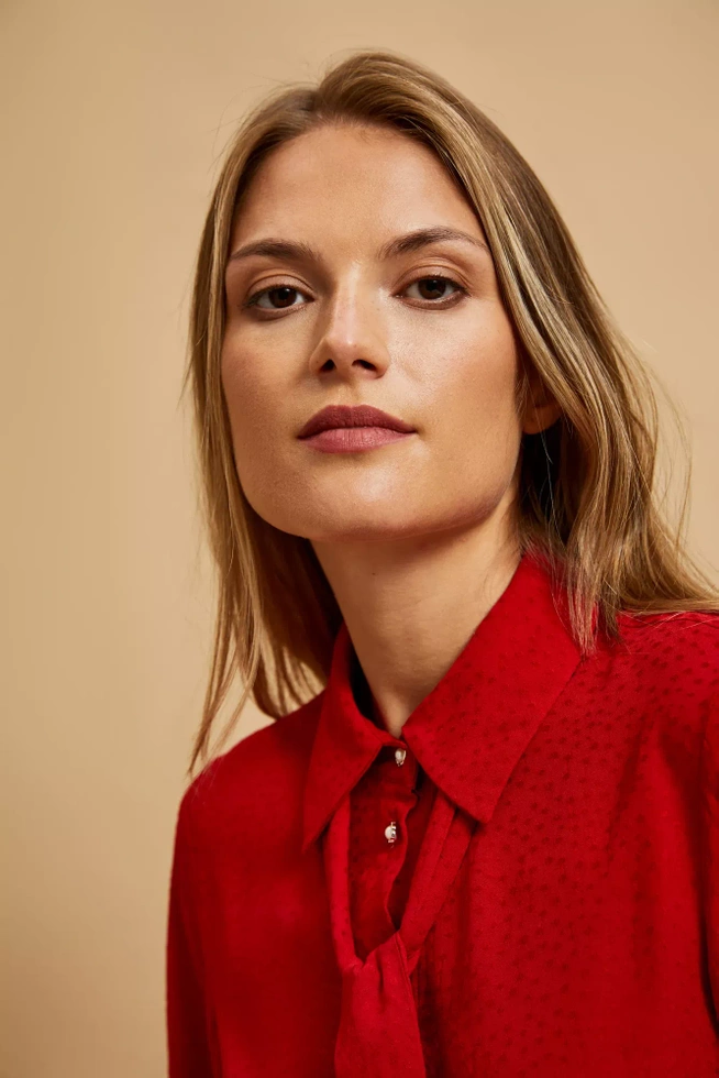 Koszula z wiązanym dekoltem czerwona