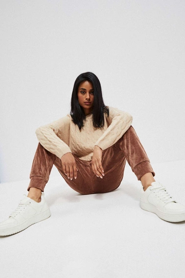 Welurowe spodnie dresowe kawowe