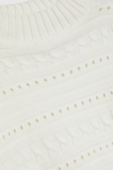 Sweter z golfem biały 