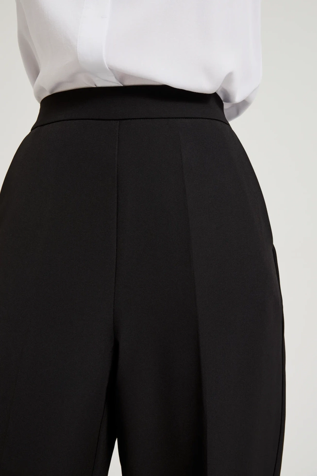 Garniturowe spodnie z nogawkami w kant czarne