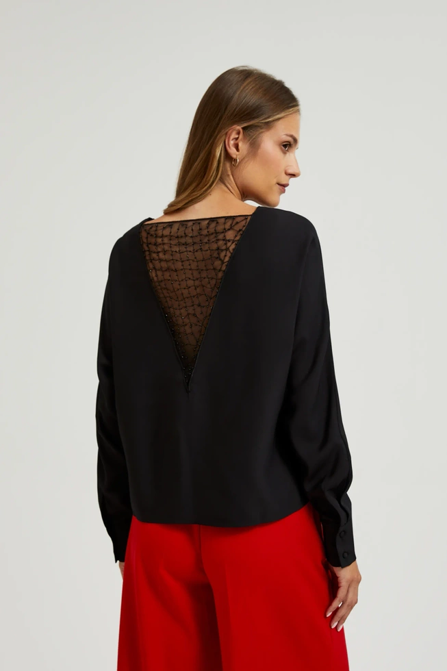 Koszula z ręcznie doszytymi koralikami na dekolcie czarna