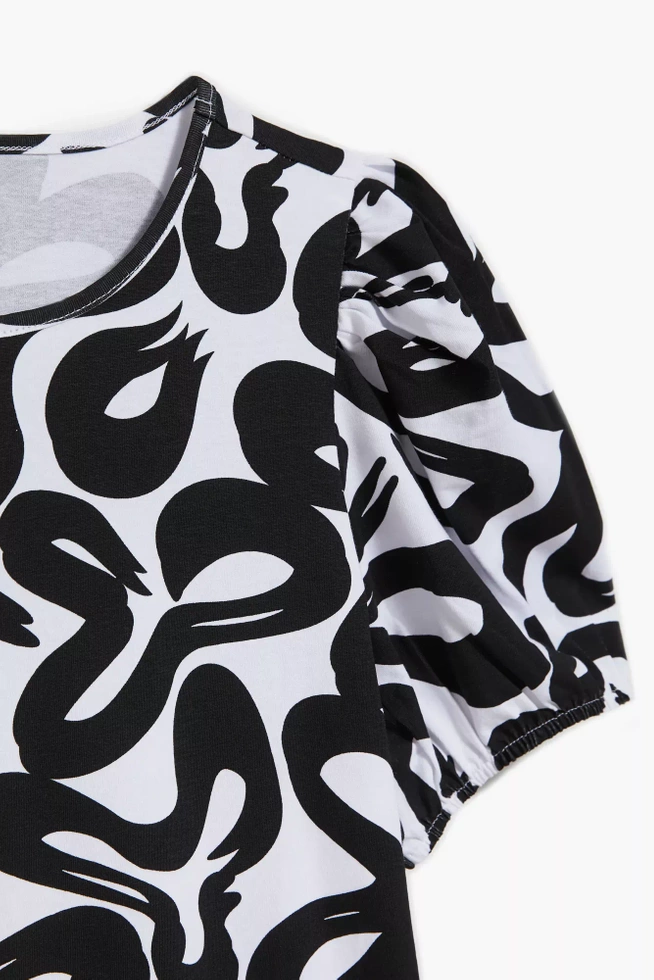 Bluzka z geometrycznym wzorem i bufiastymi rękawami czarno-biała