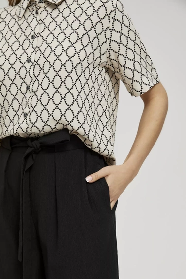 Gładkie spodnie z szerokimi nogawkami i wiązaniem w pasie czarne