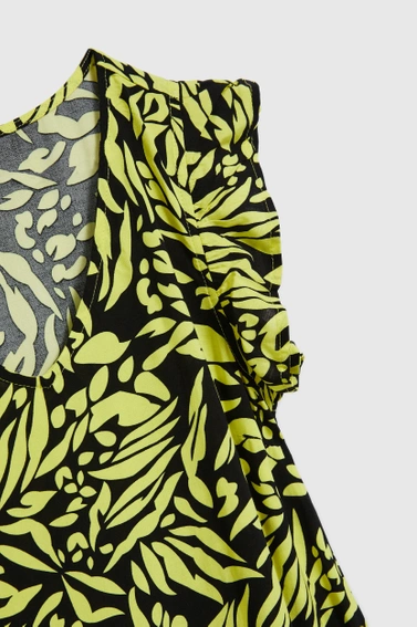 Wzorzysta sukienka o długość przed kolano czarna