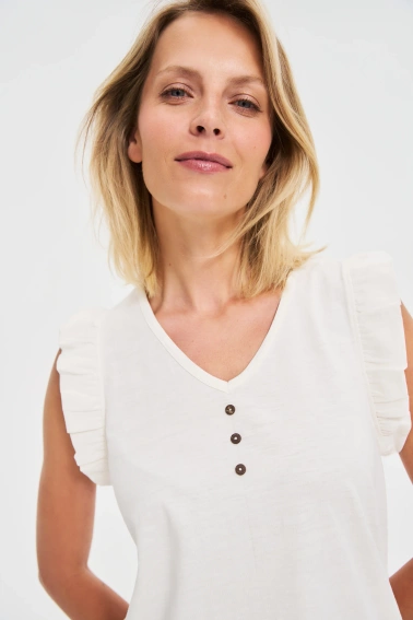 Bluzka z falbaną na ramionach biała