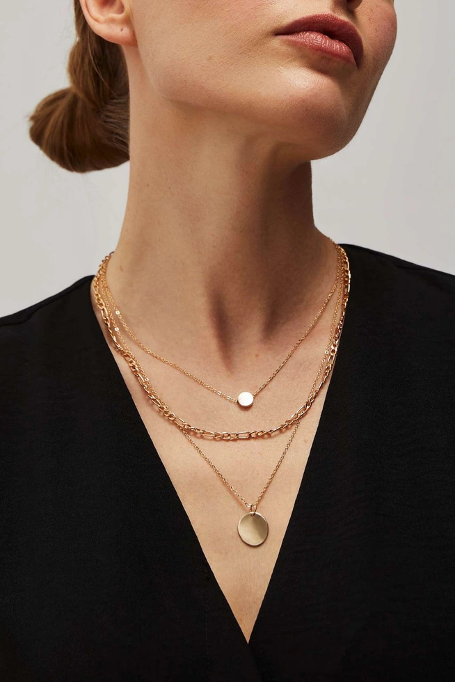 Kaskadowy naszyjnik z zawieszką