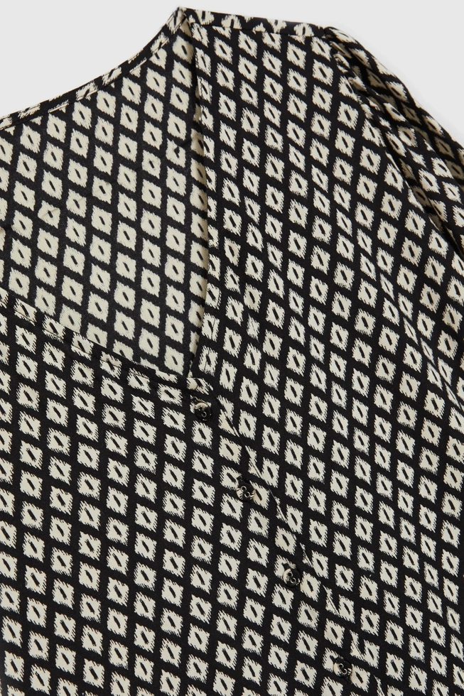 Koszula z geometrycznym wzorem czarna