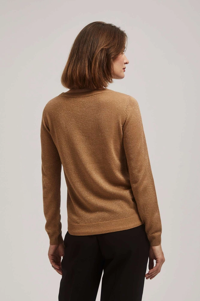 Sweter z metaliczną nitką i wiązaniem