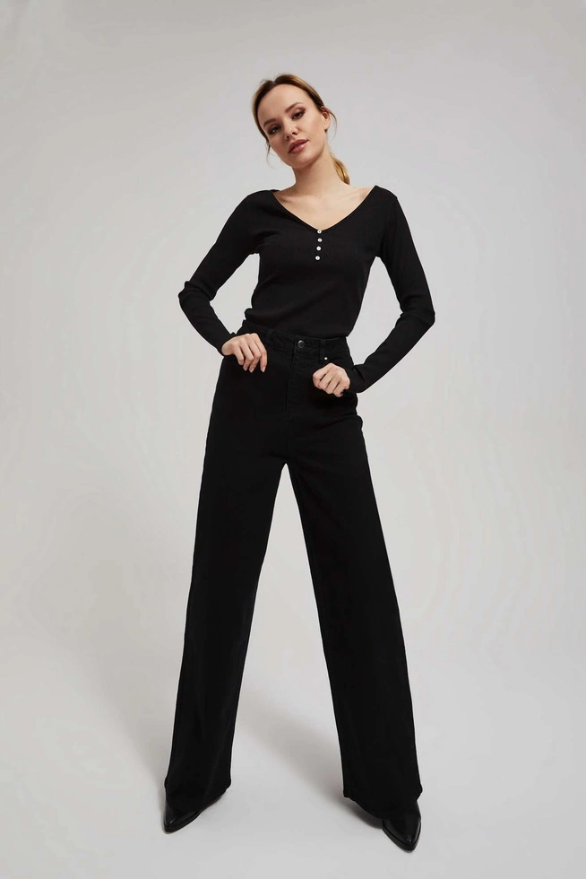 Prążkowana bluzka z guzikami