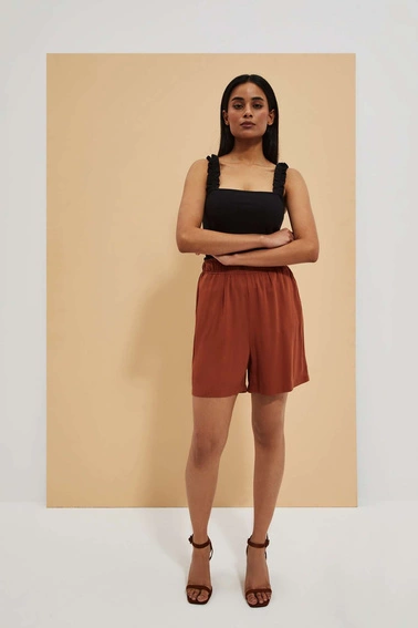 Gładkie szorty z gumą w talii 