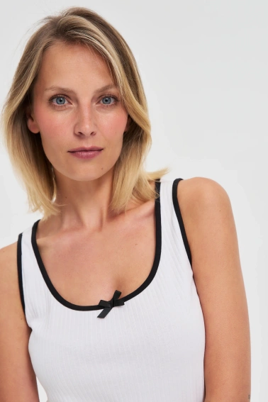 Dopasowany top biały