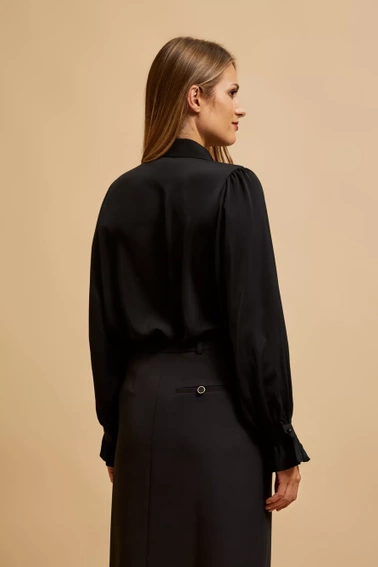 Koszula z ozdobnym kołnierzykiem czarna