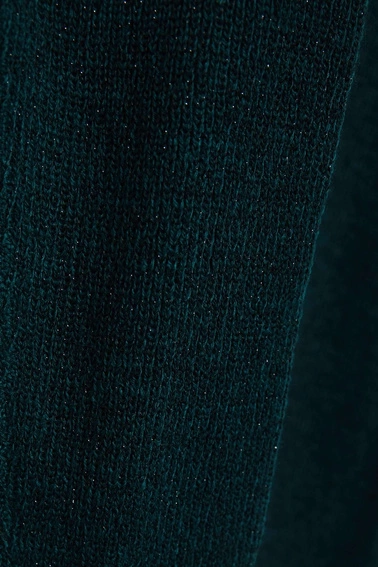 Dopasowany sweter z dekoltem w serek szmaragdowy