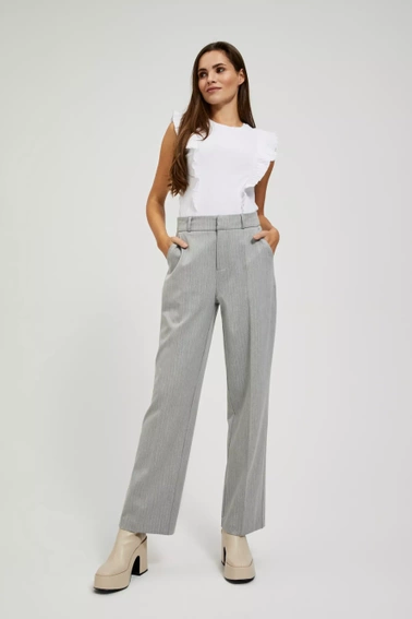 Prążkowana bluzka z falbaną biała