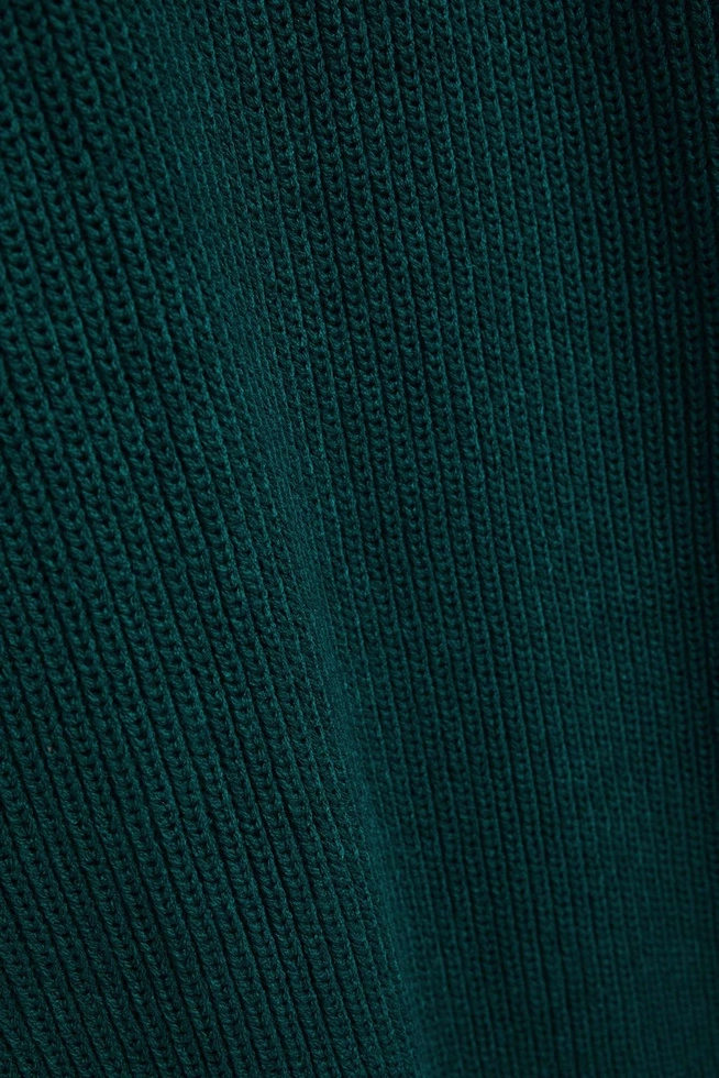 Swetrowa sukienka z golfem szmaragdowa