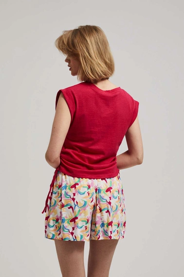 T-shirt z dekoltem w serek truskawkowy