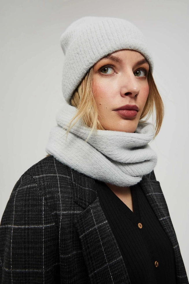 Gładki szalik z metaliczną nitką