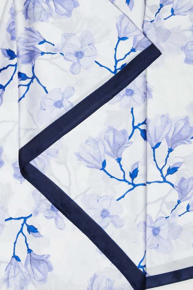 Szalik w kwiaty błękitny