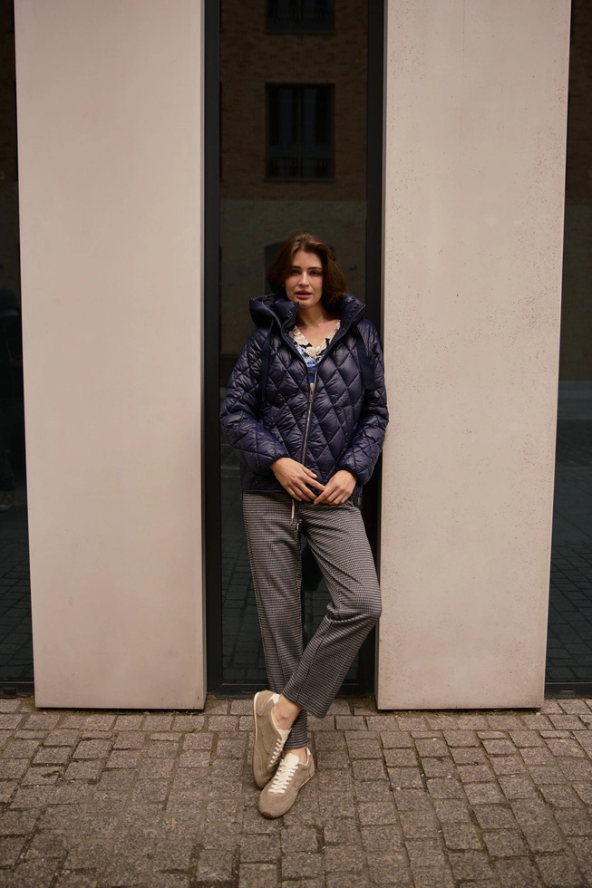 Pikowana kurtka granatowa