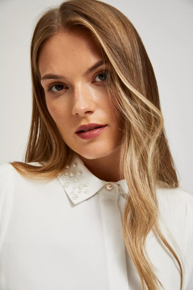 Koszula z ozdobnym kołnierzykiem perłowa