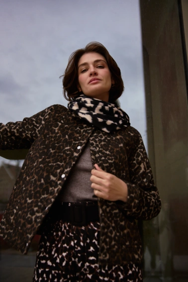 Szalik w panterkę kremowy