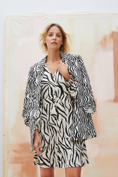 Wzorzysta marynarka beżowa