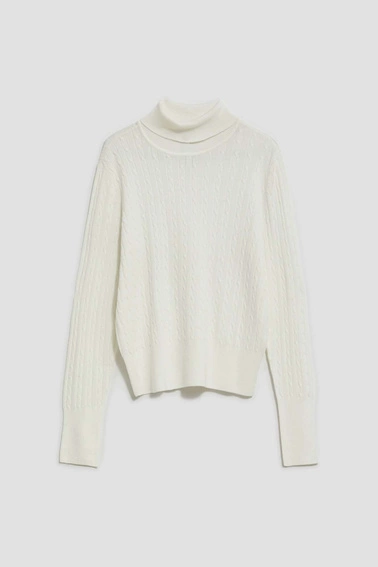 Cienki sweter z golfem perłowy