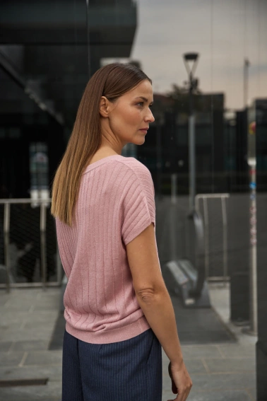Sweter z krótkimi rękawami różowy