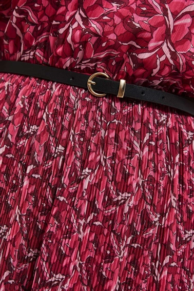 Sukienka z plisowanym dołem truskawkowa