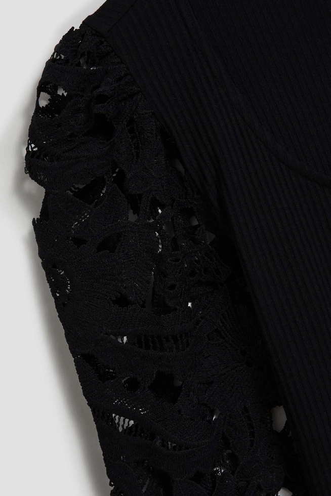 Bluzka z koronkowymi rękawami czarna