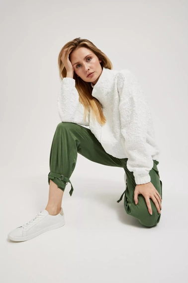 Bluza zapinana na zamek z długimi rękawami biała