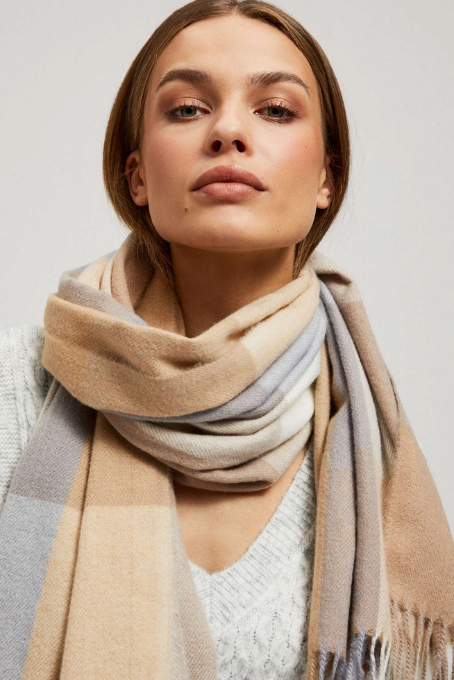 Szalik w kratę z frędzlami ciemnobeżowy